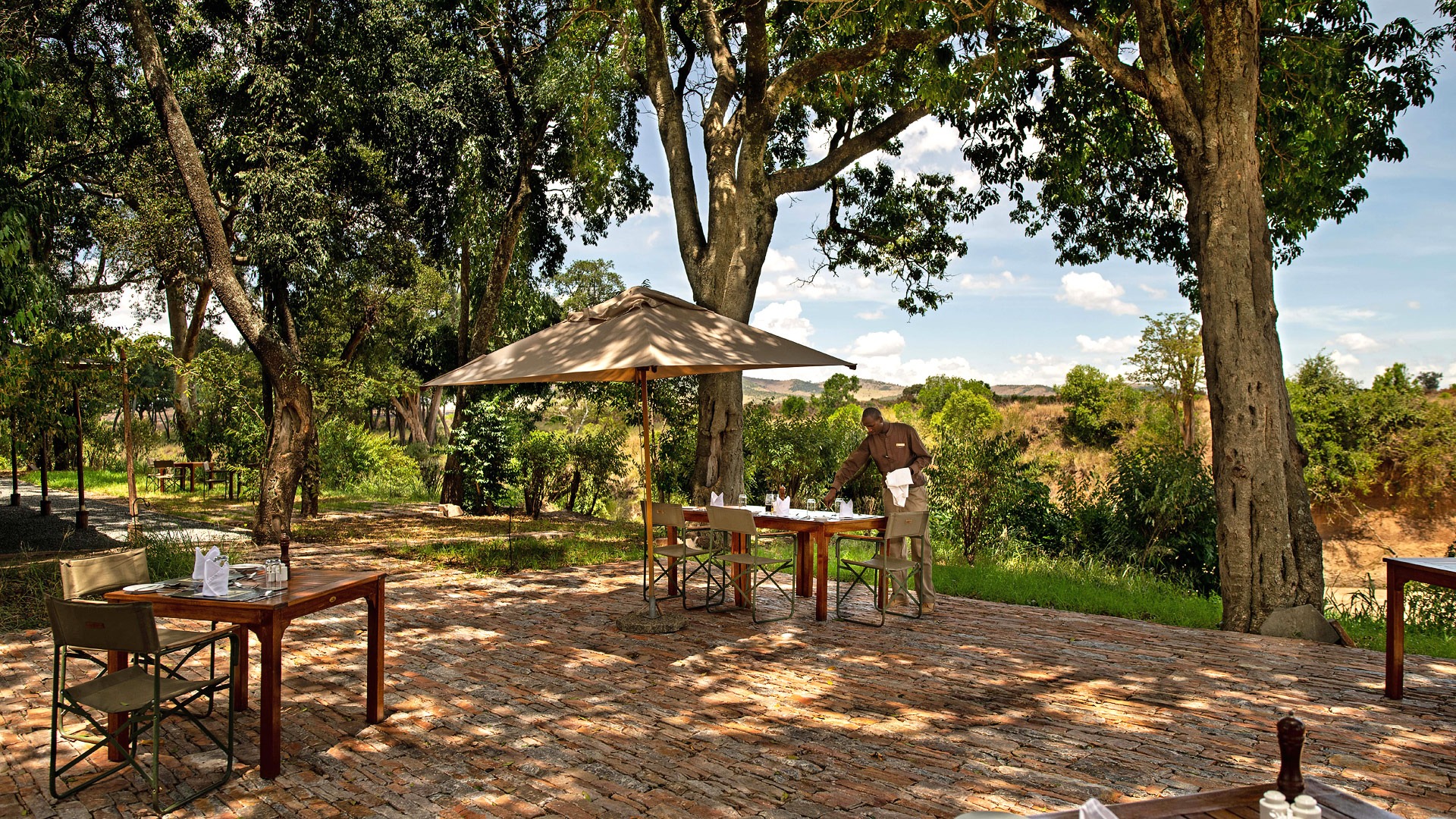 Elewana Sand River outside dining area