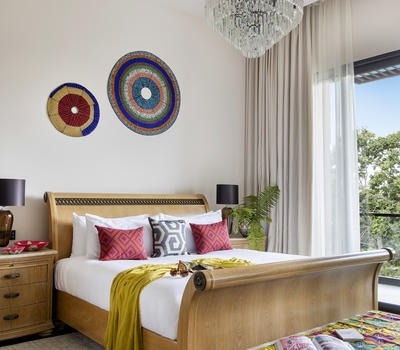 Deluxe Room RedLevel — Mount Meru View